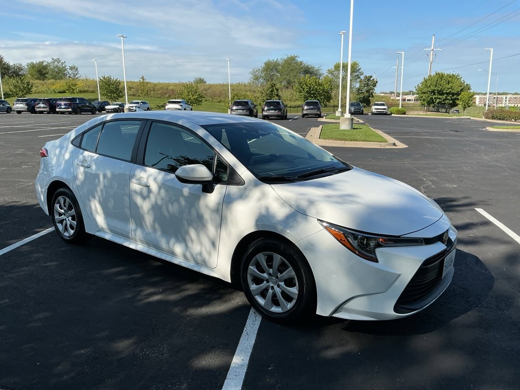 Used 2025 Toyota Corolla LE FWD image 16