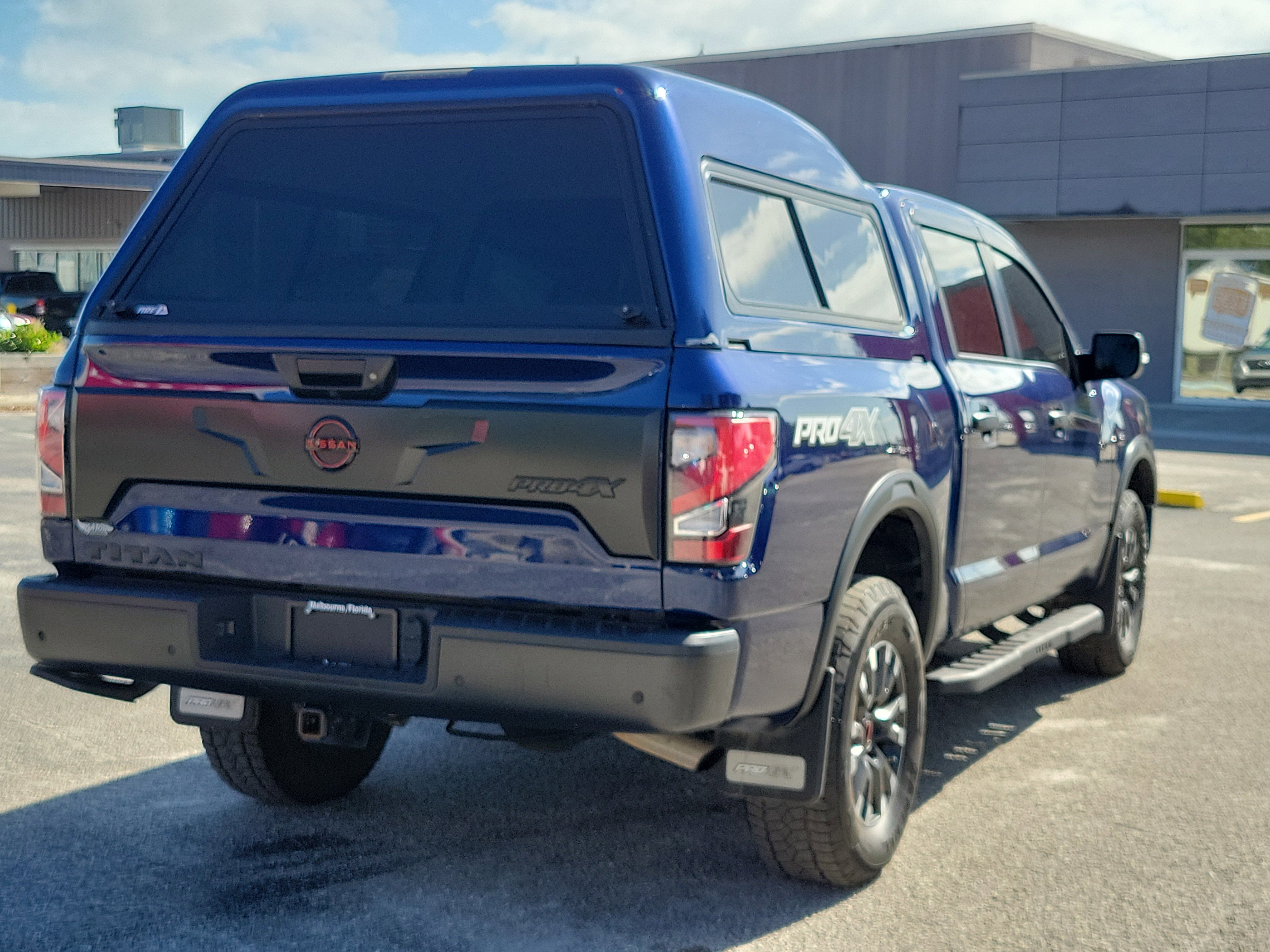 Used 2023 Nissan Titan PRO-4X w/ Pro-4x Convenience Package AWD/4WD image 4