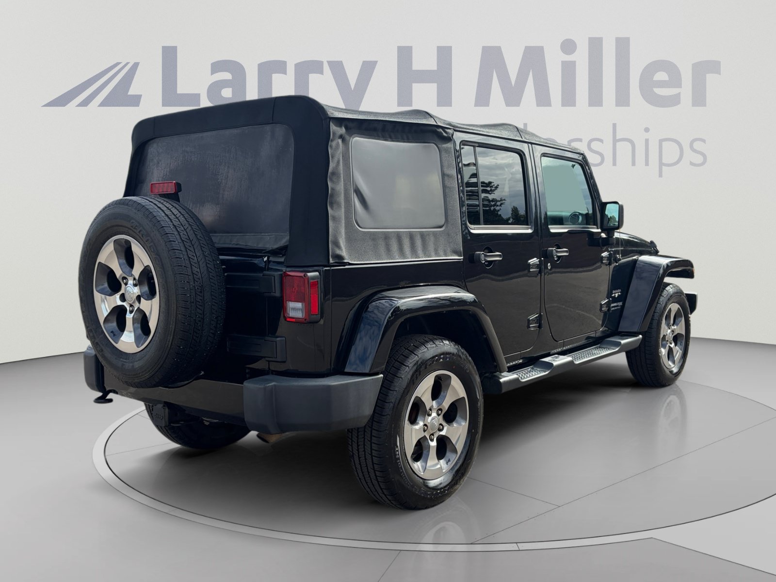 Used 2018 Jeep Wrangler Unlimited Sahara w/ Connectivity Group AWD/4WD image 6