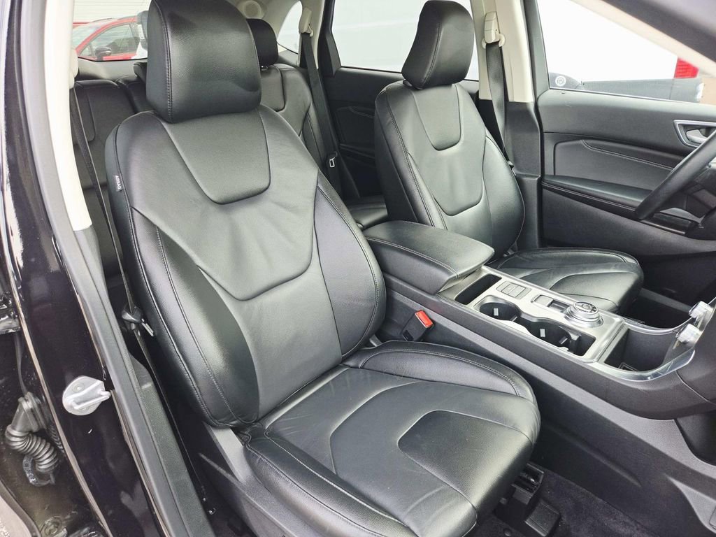 Used 2022 Ford Edge Titanium image 16