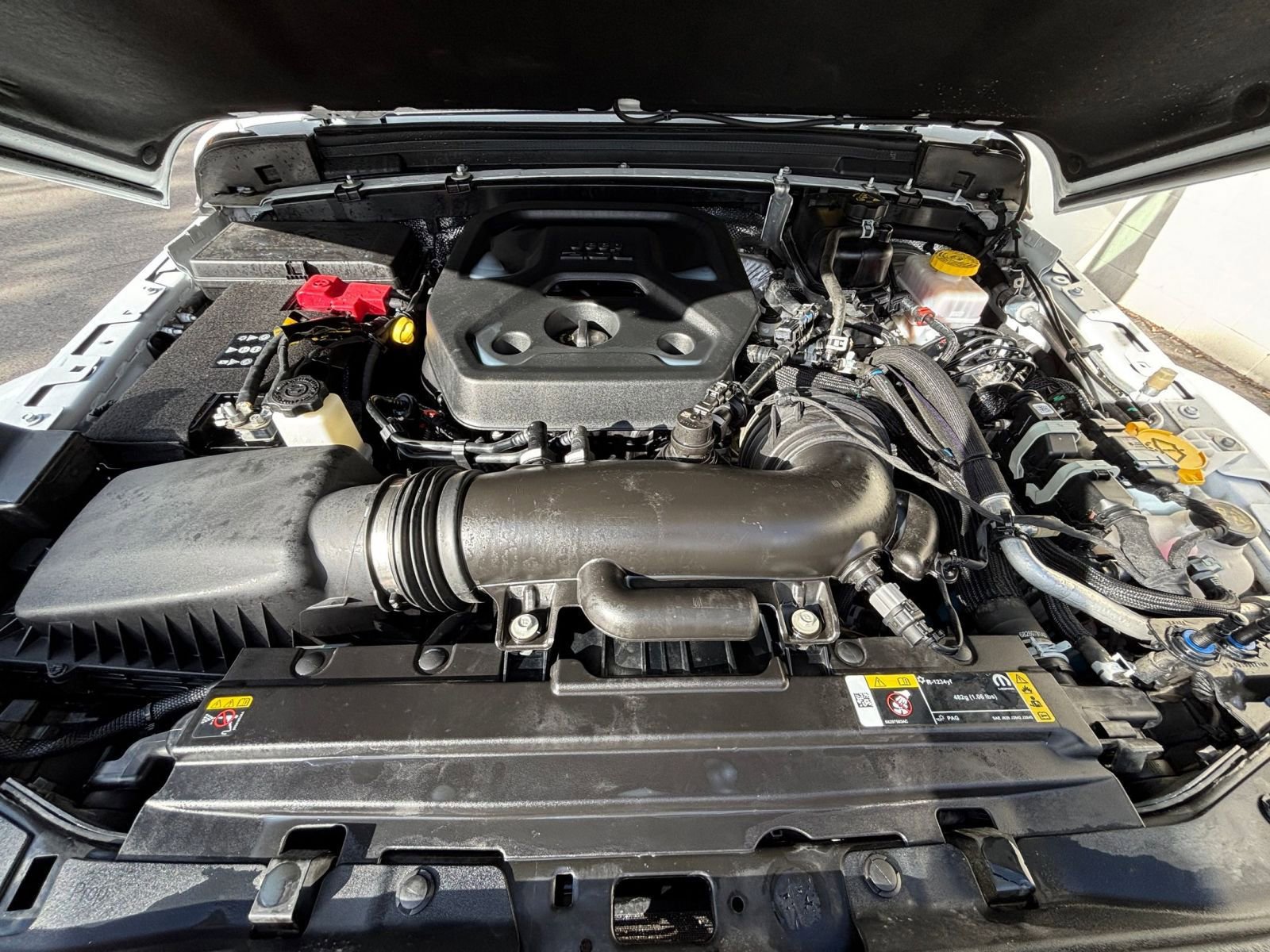 Used 2025 Jeep Wrangler Sahara image 32