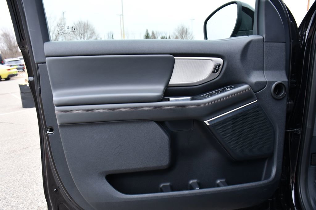 Used 2025 Ford Expedition Active image 26