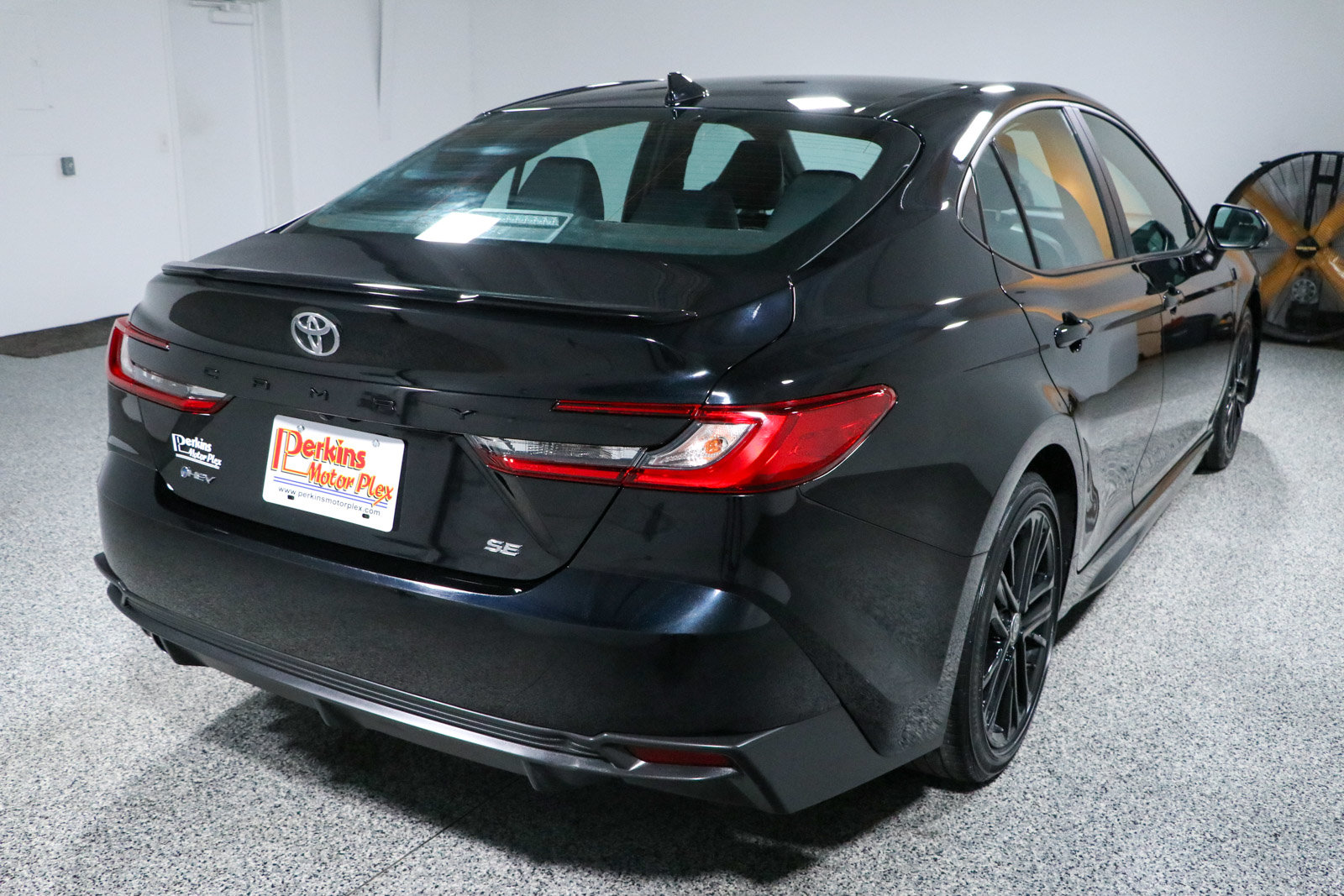 Used 2025 Toyota Camry SE FWD image 7