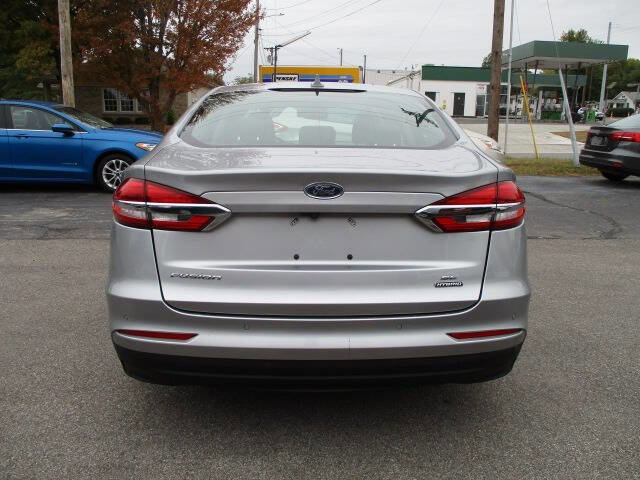 Used 2020 Ford Fusion SE image 6