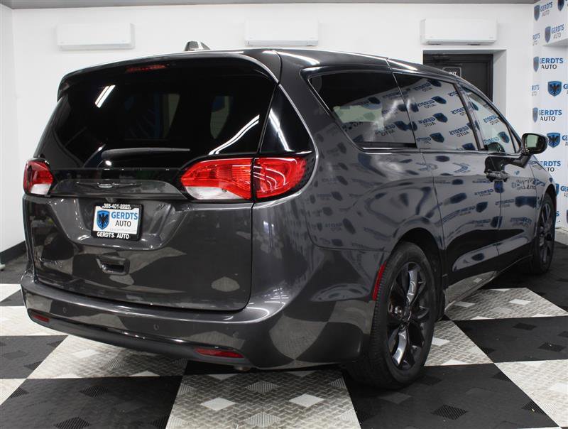 Used 2018 Chrysler Pacifica Touring Plus w/ S Appearance Package FWD image 4