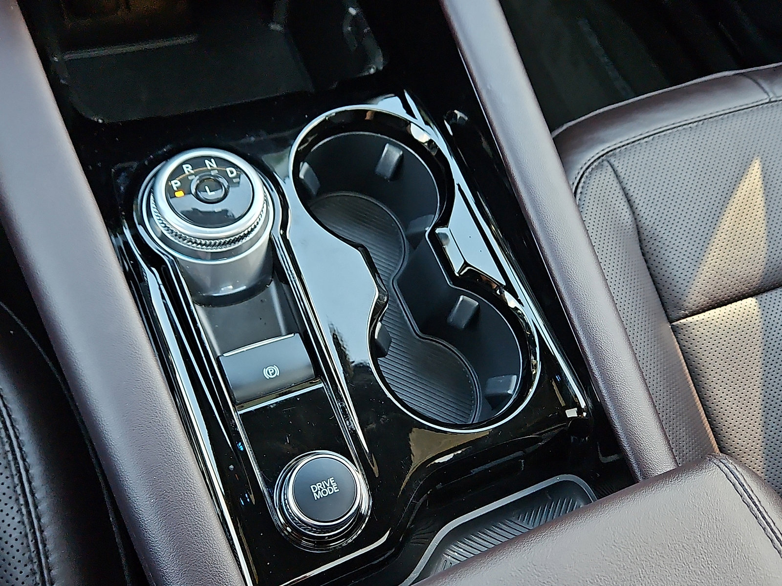 Used 2025 Ford Explorer Platinum w/ LUX Leather Package image 15