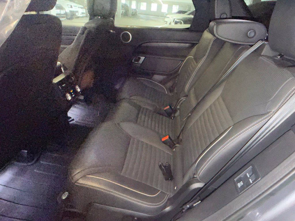 Used 2023 Land Rover Discovery HSE R-Dynamic AWD/4WD image 8
