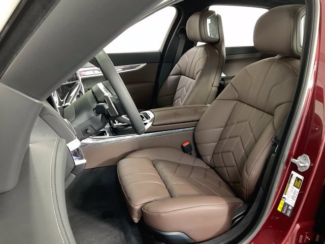 Used 2025 BMW 750e xDrive AWD/4WD image 34