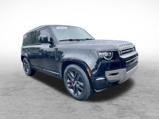 Used 2025 Land Rover Defender 110 X-Dynamic SE AWD/4WD image 3