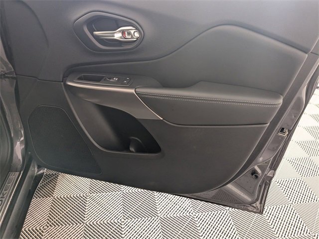 Used 2019 Jeep Cherokee Limited w/ Technology Group image 35