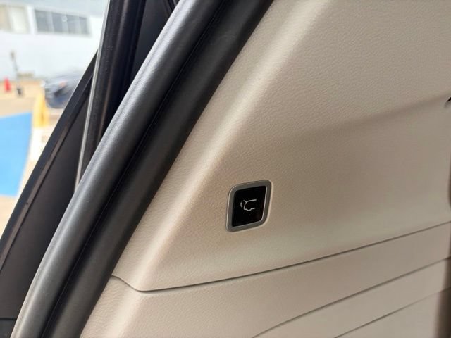 Used 2022 Chrysler Pacifica Limited FWD image 24