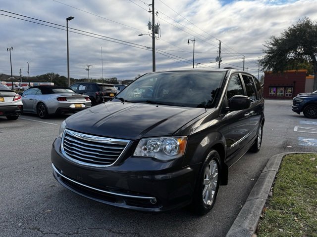 Used 2015 Chrysler Town & Country Touring w/ Driver Convenience Group image 6