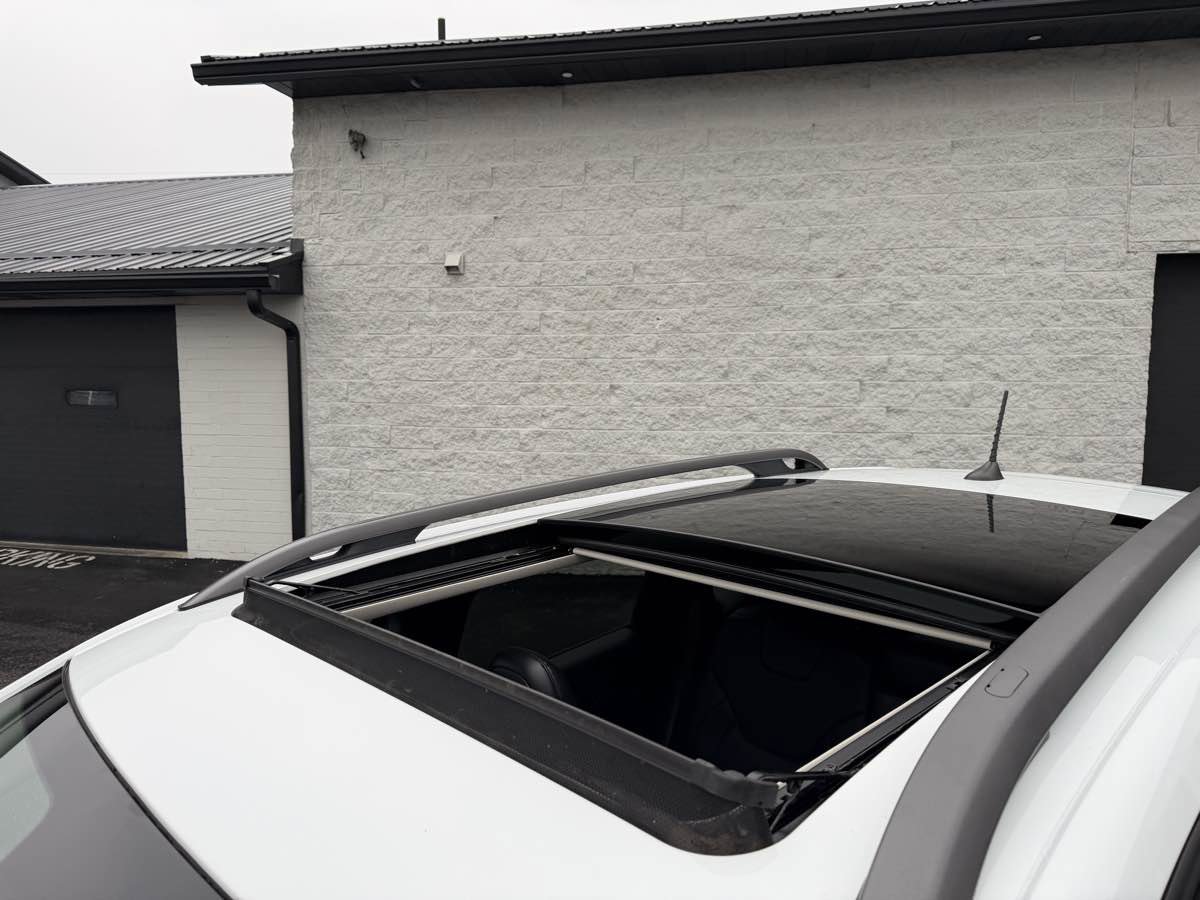 Used 2016 Jeep Cherokee Trailhawk w/ Comfort/Convenience Group image 9