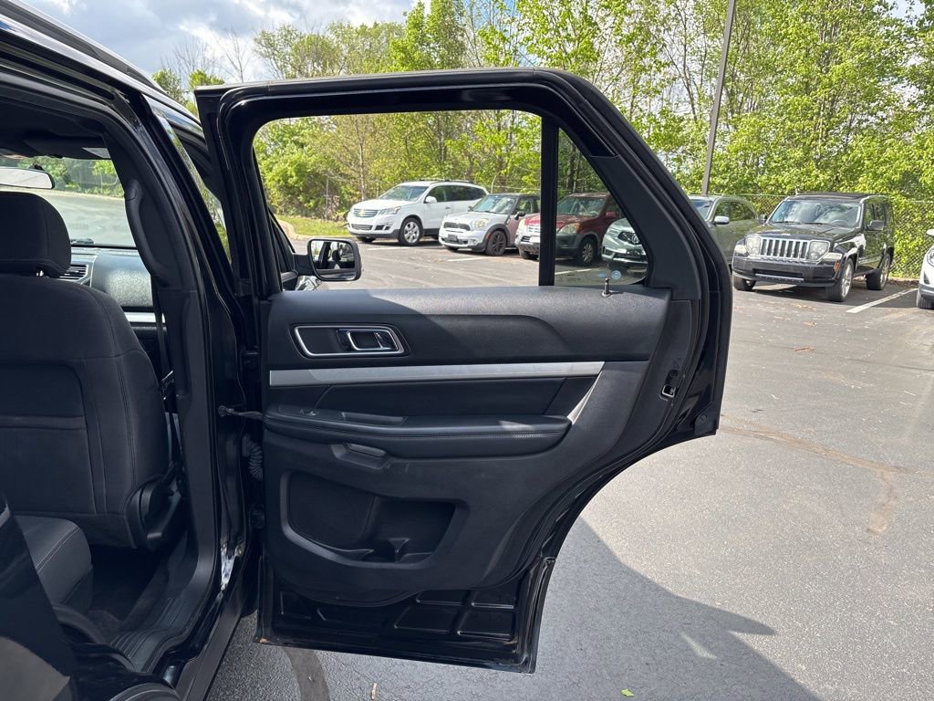 Used 2017 Ford Explorer XLT FWD image 35