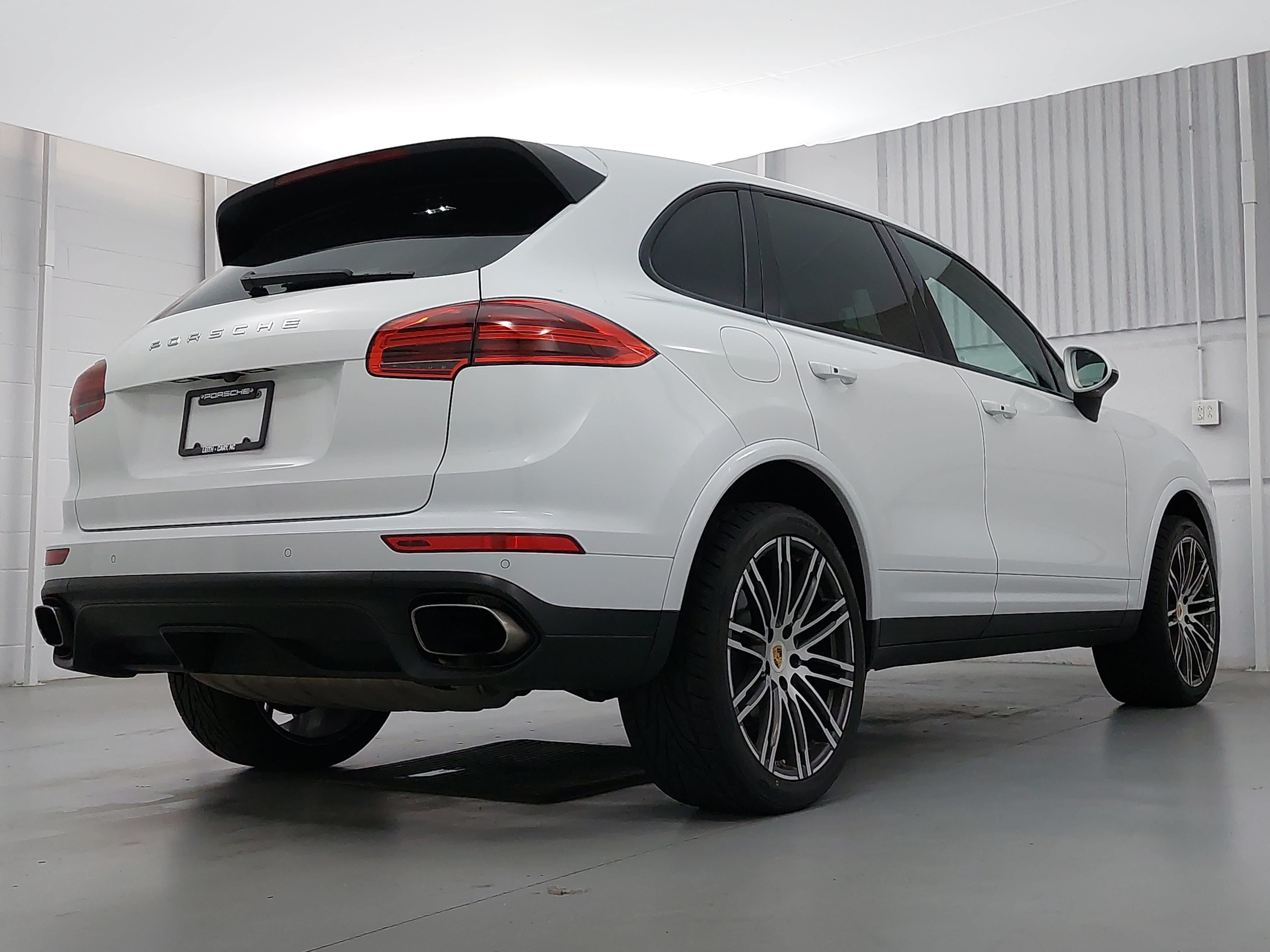 Used 2018 Porsche Cayenne Platinum Edition AWD/4WD image 7