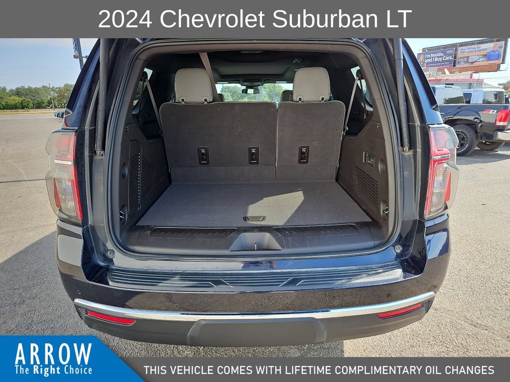 Used 2024 Chevrolet Suburban LT w/ Luxury Package AWD/4WD image 18
