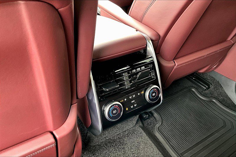 Used 2023 Land Rover Range Rover SE image 25