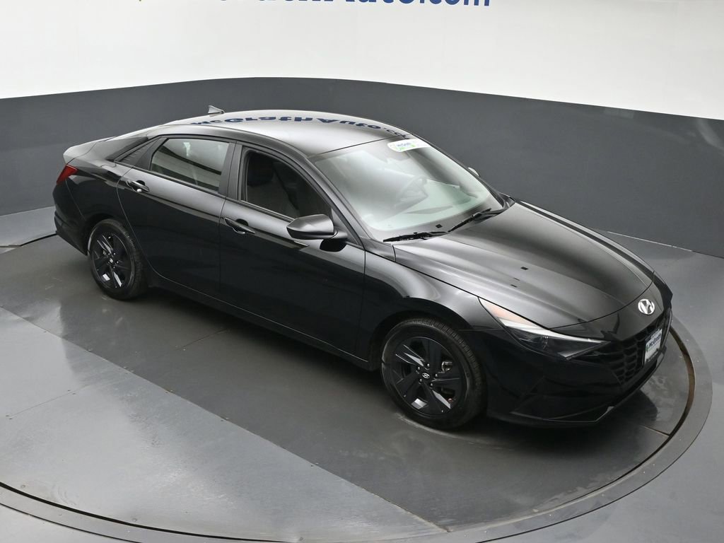 Certified 2023 Hyundai Elantra SEL FWD image 3