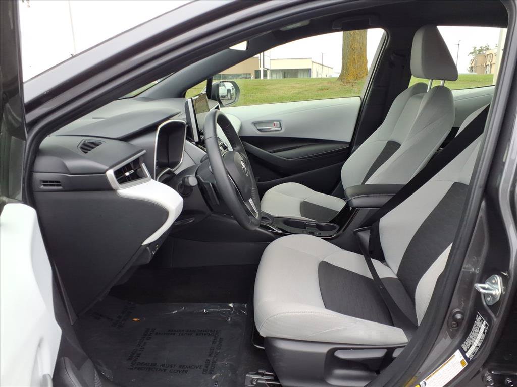 Used 2025 Toyota Corolla SE w/ SE Package FWD image 25
