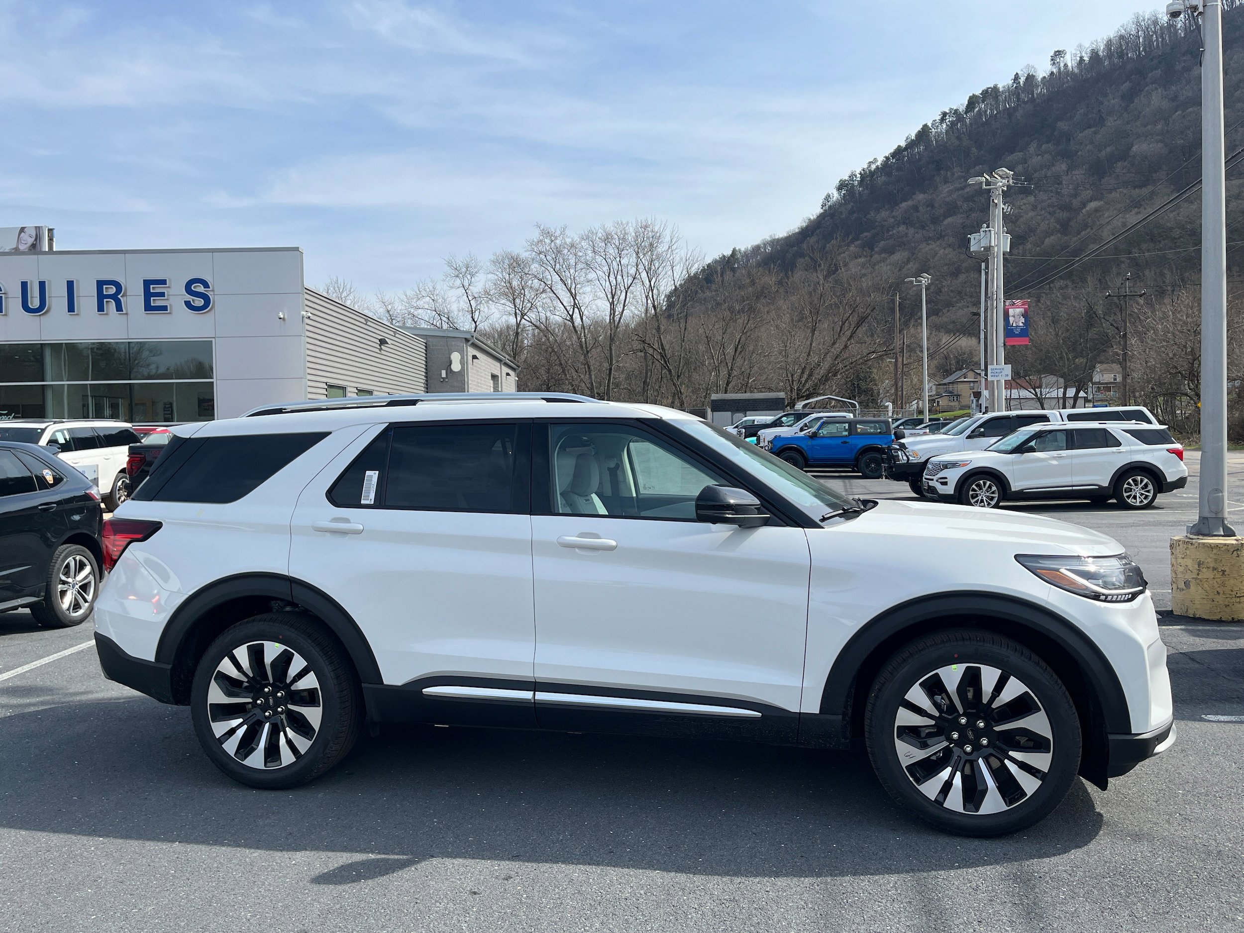 New 2026 Ford Explorer Platinum image 4