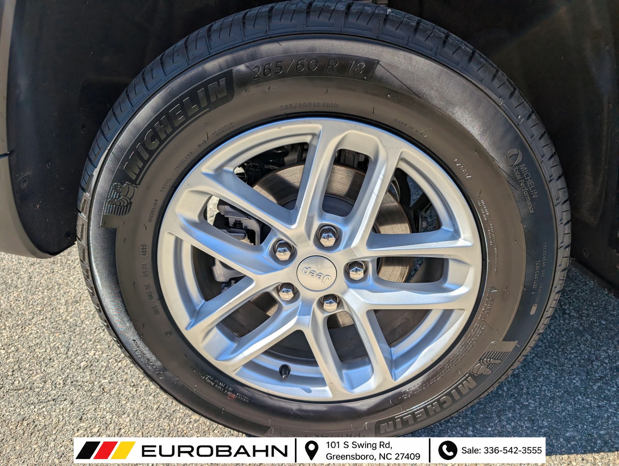Used 2025 Jeep Grand Cherokee Laredo X AWD/4WD image 36