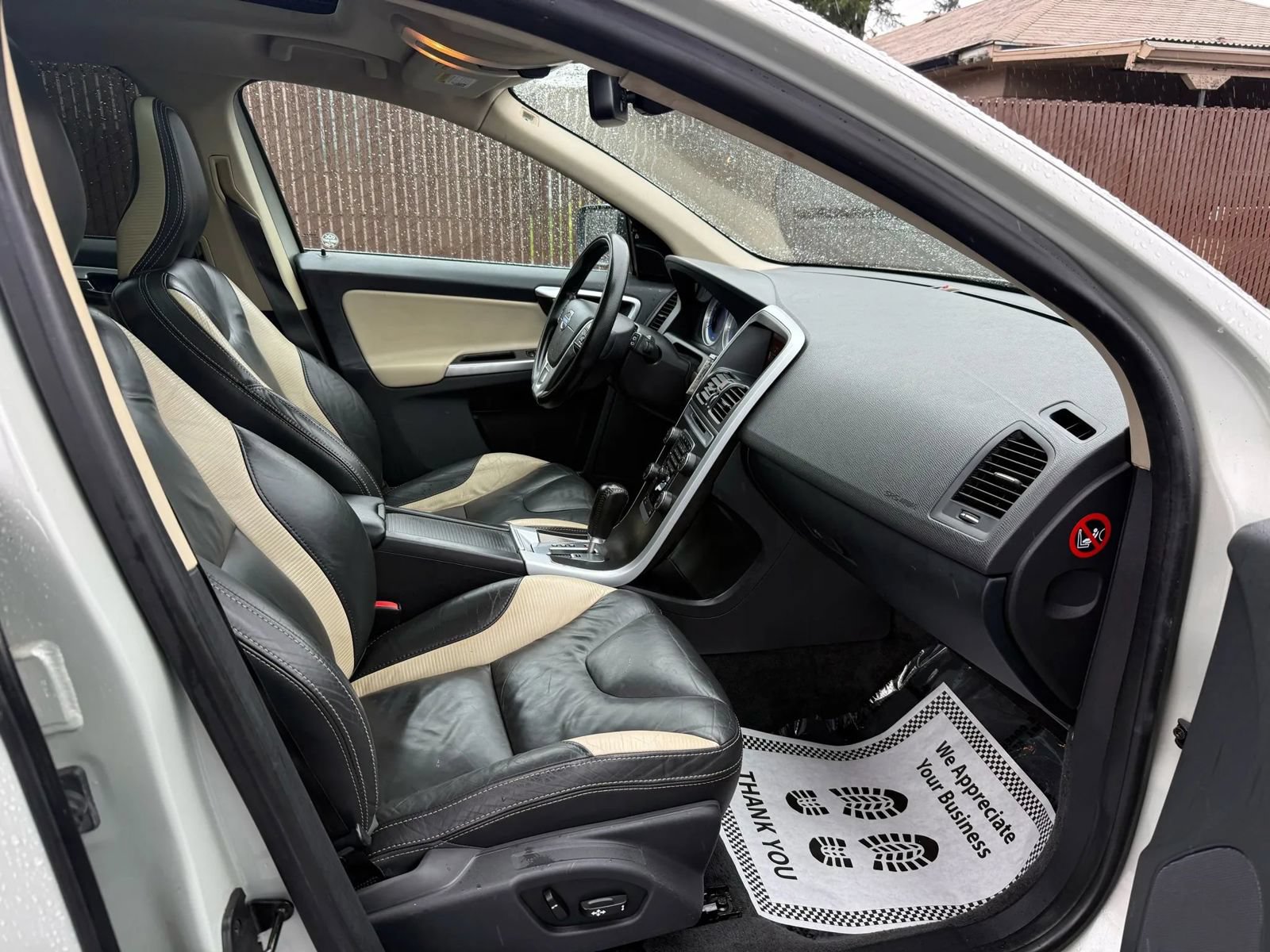 Used 2011 Volvo XC60 T6 R-Design w/ Convenience Pkg AWD/4WD image 15