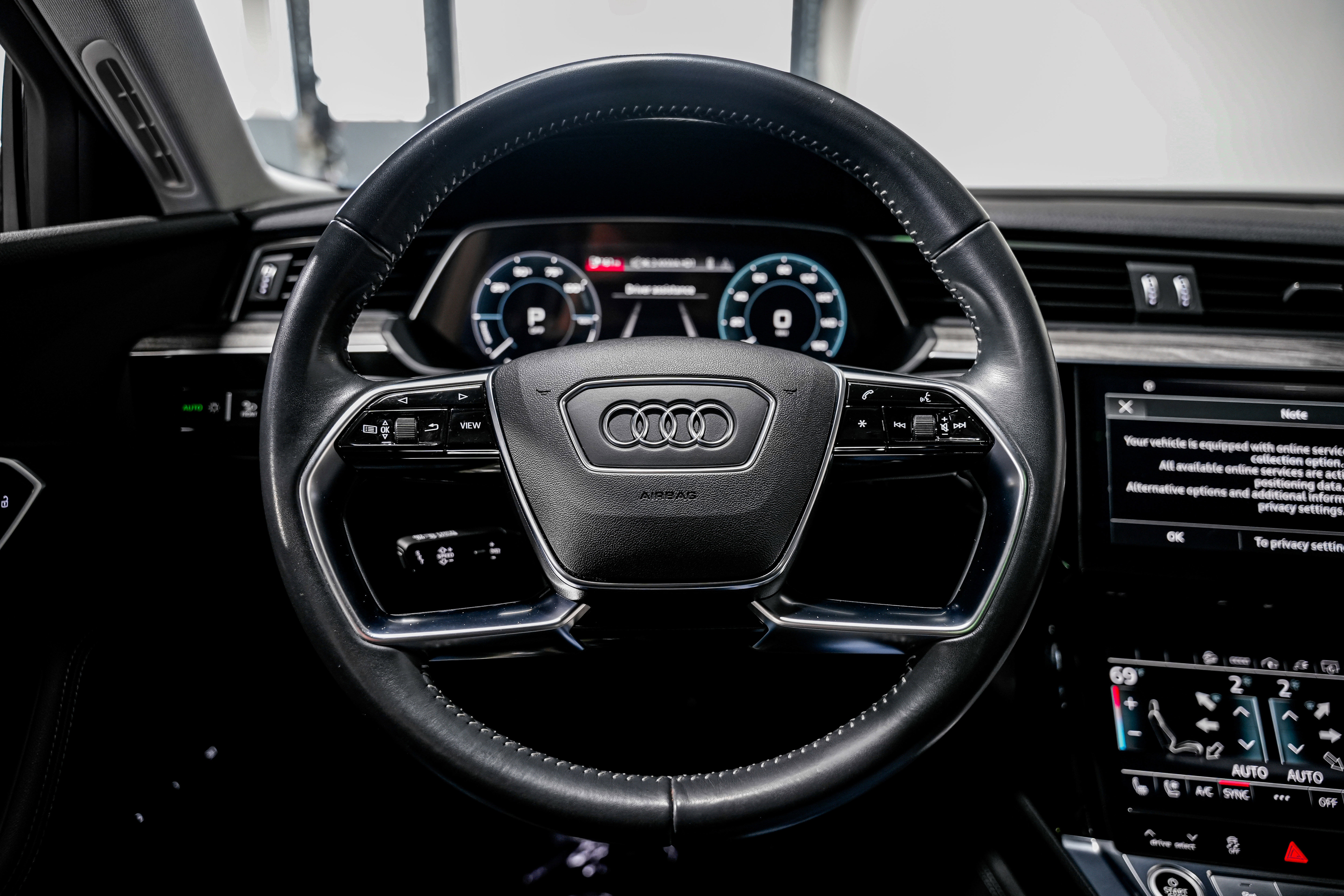 Used 2021 Audi e-tron Premium Plus w/ Premium Plus Package AWD/4WD image 10