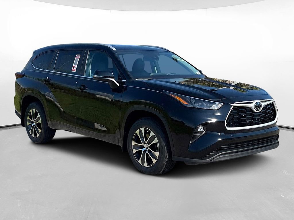 New 2026 Toyota Highlander XLE image 3