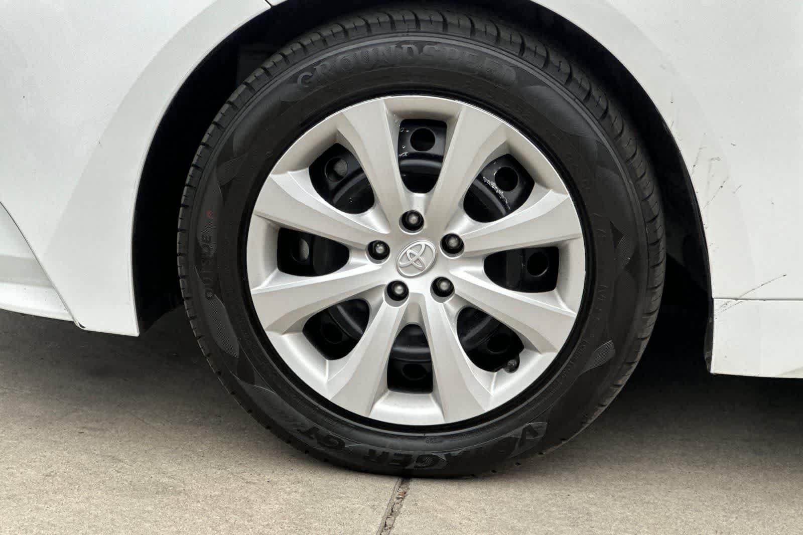 Used 2024 Toyota Corolla LE FWD image 12
