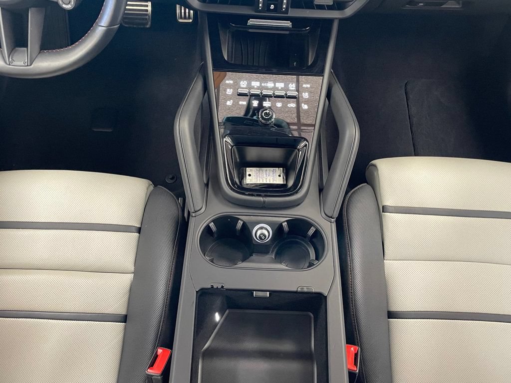 Used 2024 Porsche Cayenne Turbo AWD/4WD image 37