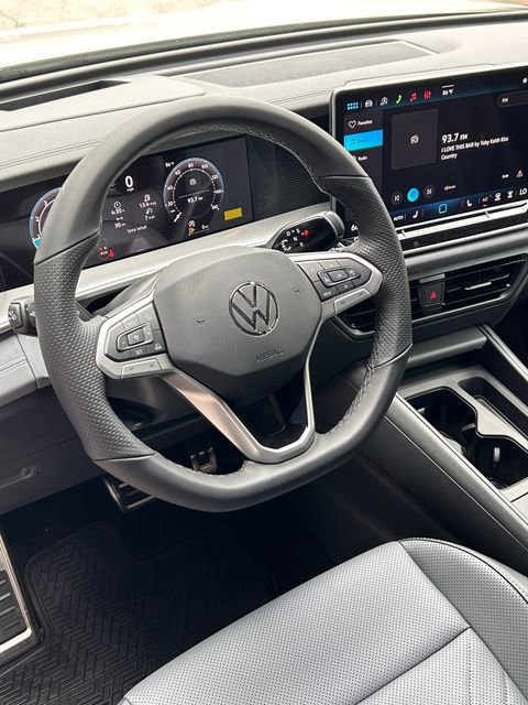 New 2026 Volkswagen Tiguan SE R-Line FWD image 8