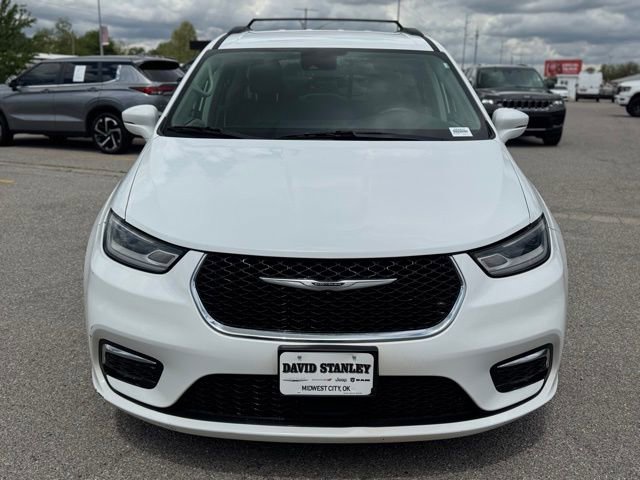 Used 2022 Chrysler Pacifica Touring-L image 2