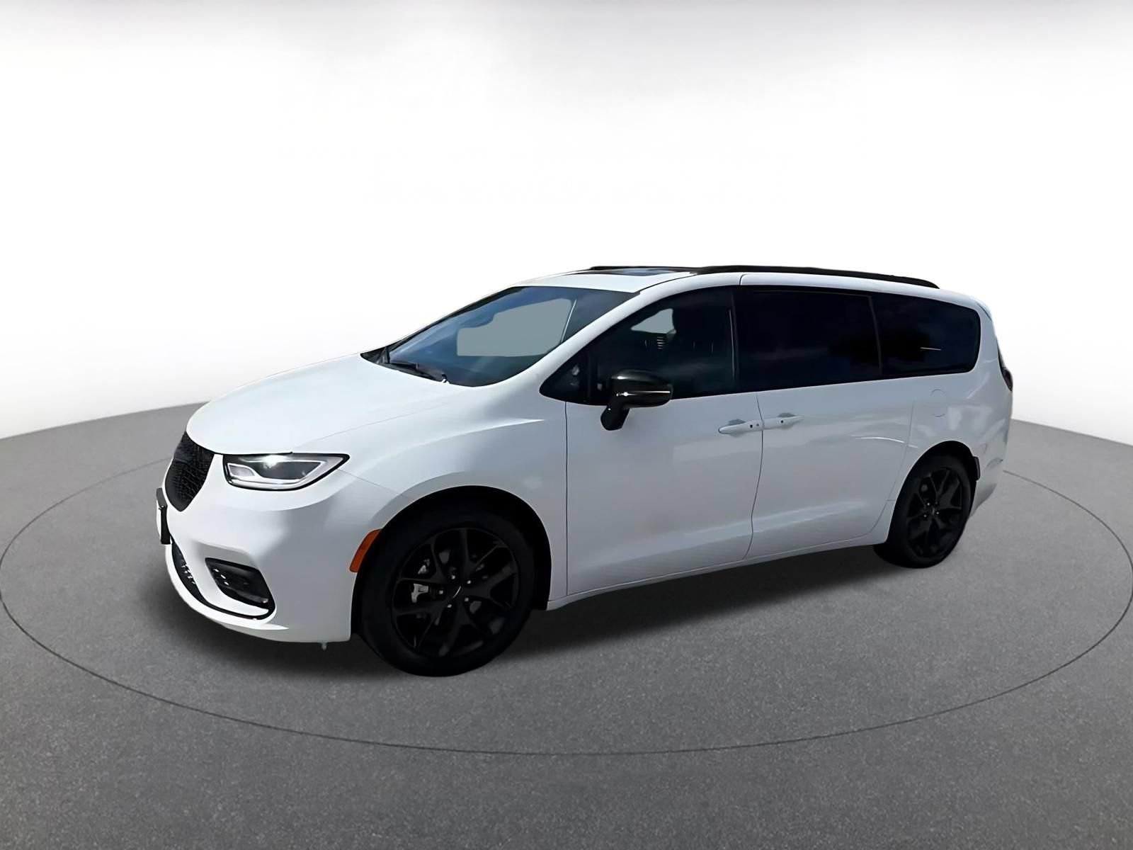 Used 2025 Chrysler Pacifica Limited FWD image 6
