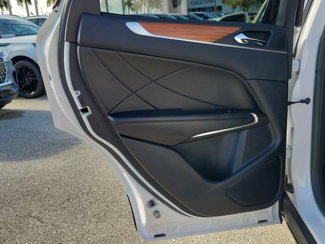 Certified 2019 Lincoln MKC Reserve w/ MKC Climate Package FWD image 14