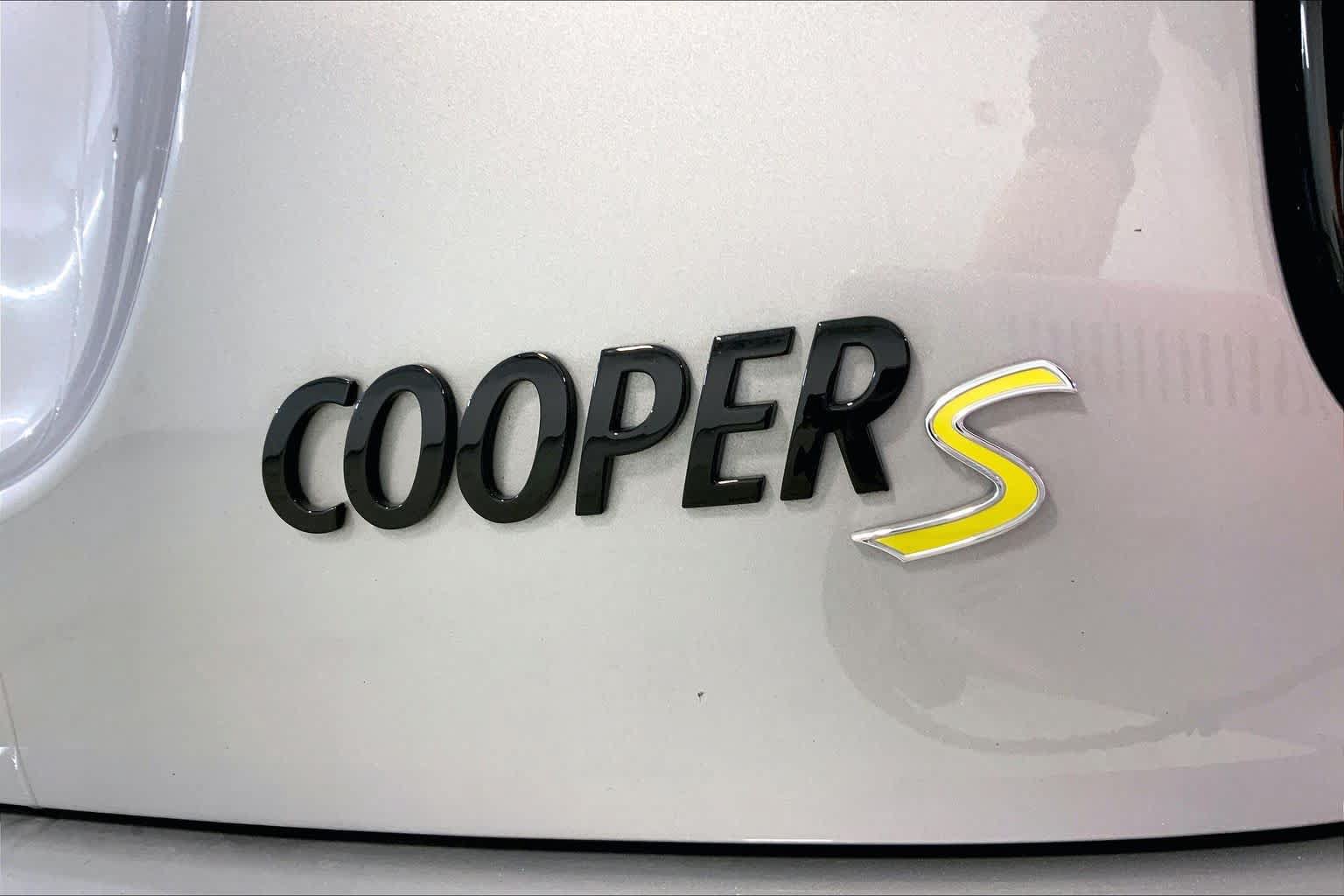 Used 2024 MINI Cooper SE w/ Signature Upholstery Package FWD image 29