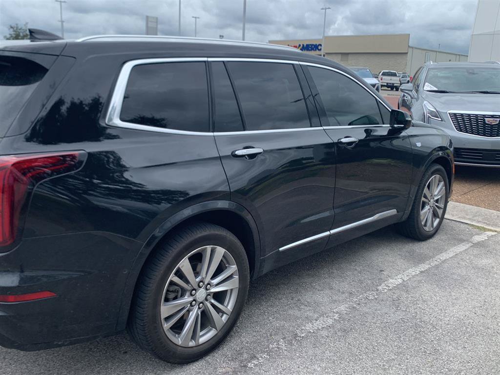Used 2023 Cadillac XT6 Premium Luxury w/ Platinum Package AWD/4WD image 2
