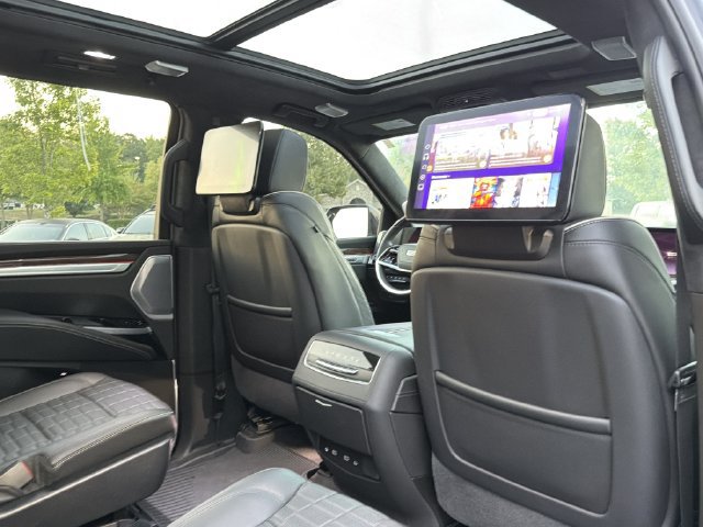 Used 2025 Cadillac Escalade Sport Platinum w/ LPO, ONYX Package AWD/4WD image 18
