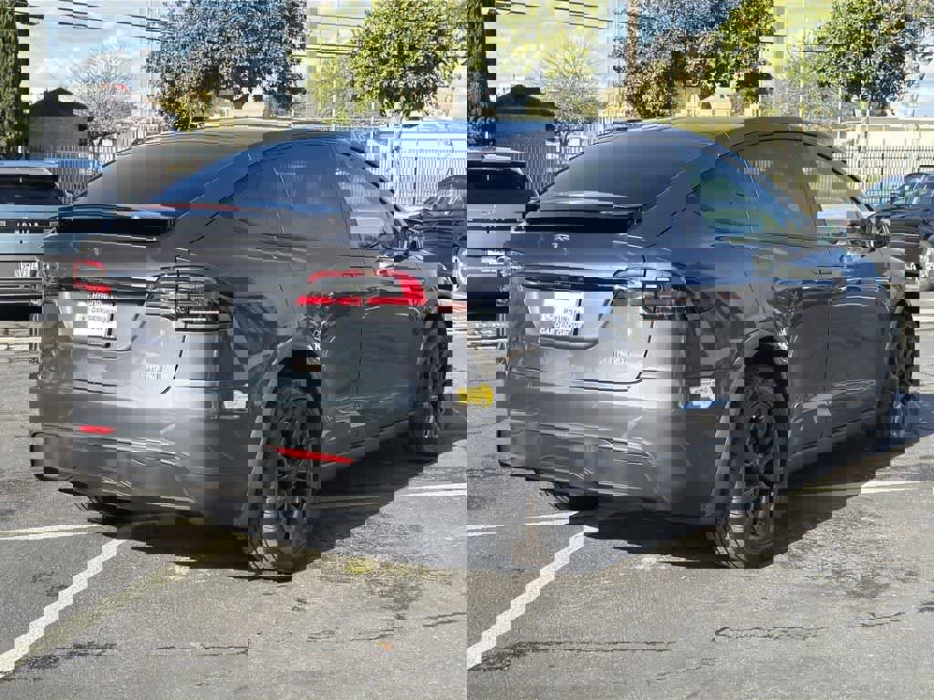 Used 2022 Tesla Model X Plaid image 6