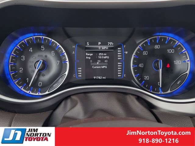 Used 2018 Chrysler Pacifica Touring-L image 16