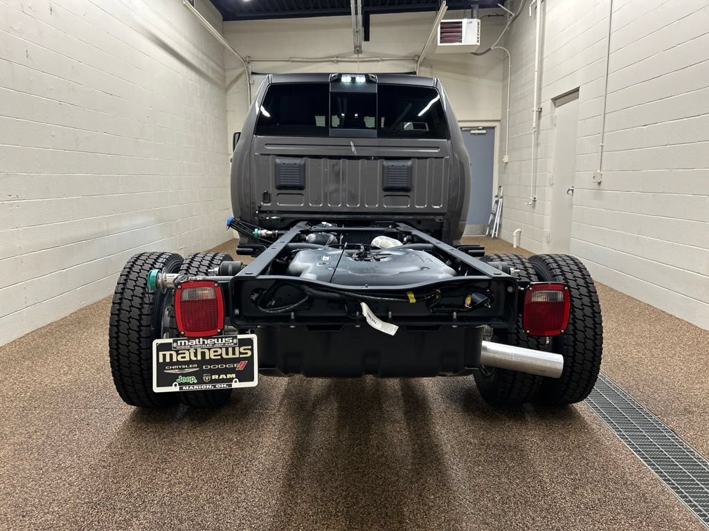 New 2026 RAM 4500 4x4 Crew Cab DRW w/ Laramie Trim Package image 3