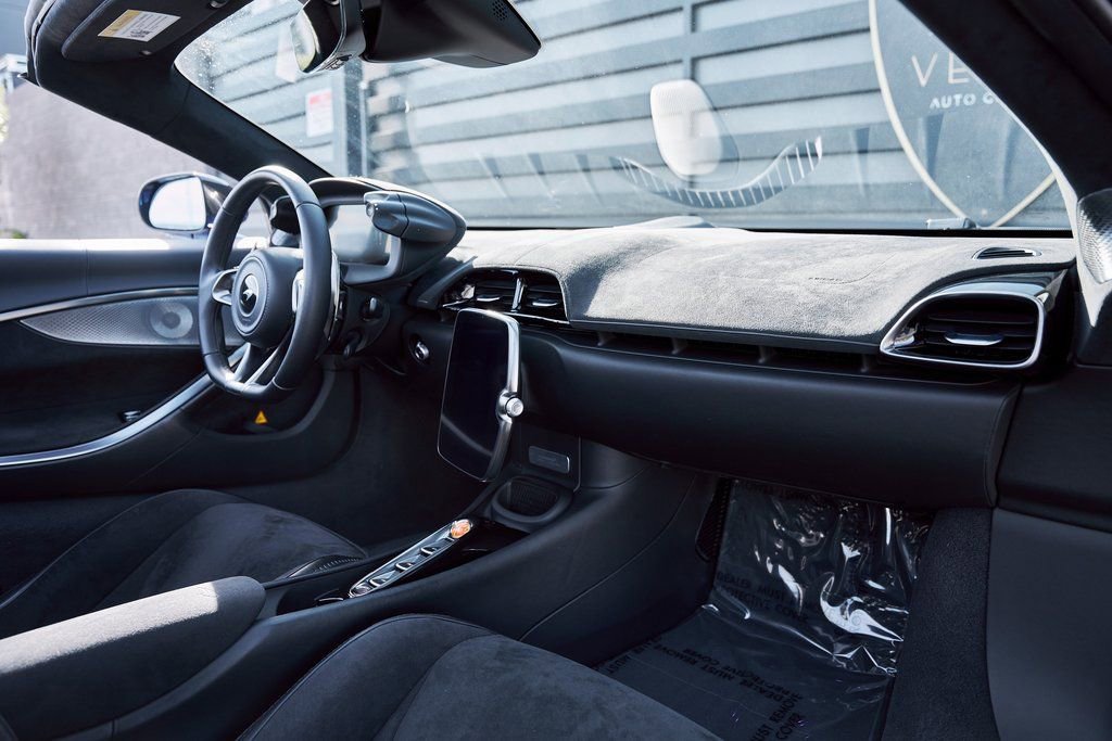 Used 2025 McLaren Artura Spider RWD image 44