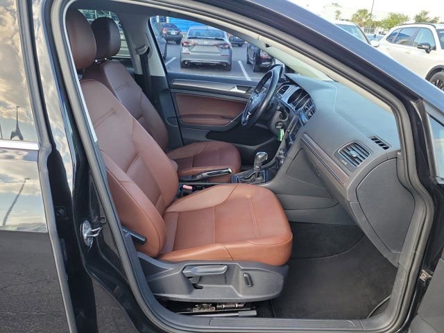 Used 2017 Volkswagen Golf Alltrack S image 10