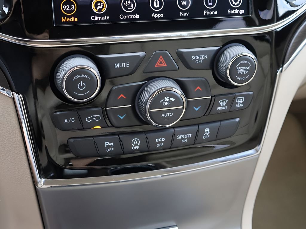 Used 2020 Jeep Grand Cherokee Overland image 23