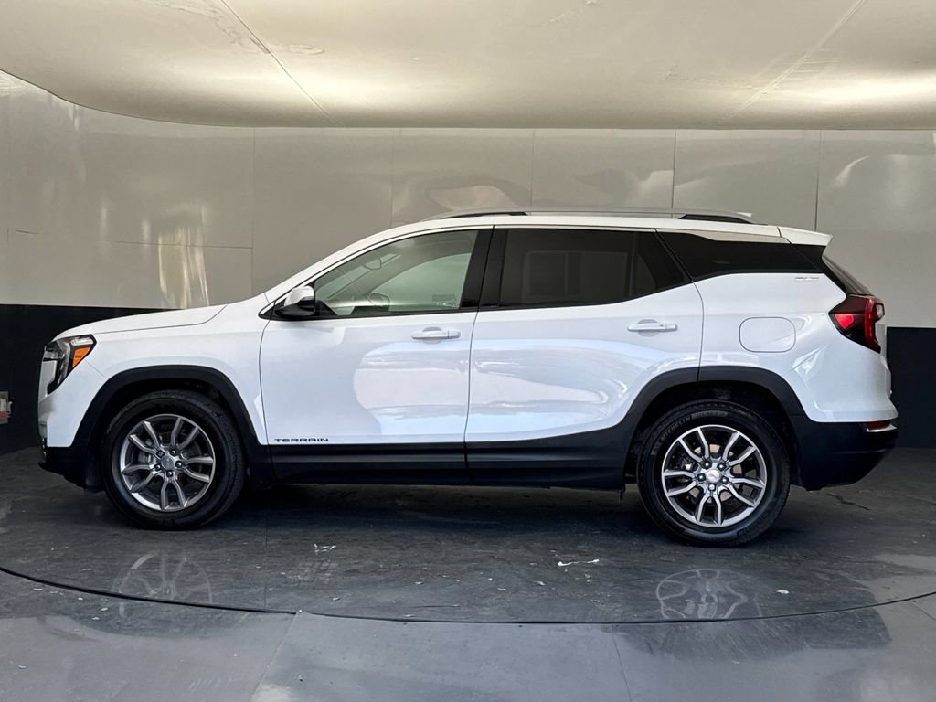 Used 2024 GMC Terrain SLT image 6