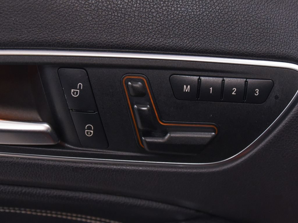 Used 2016 Mercedes-Benz GLA 250 4MATIC image 16