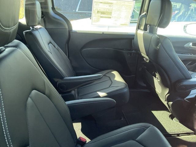 New 2026 Chrysler Pacifica Select image 18