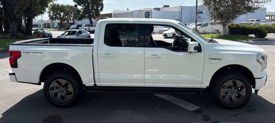 Used 2023 Ford F150 Lightning Lariat AWD/4WD image 4