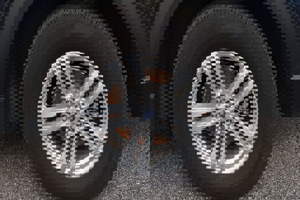 Used 2024 Ford Explorer XLT image 6