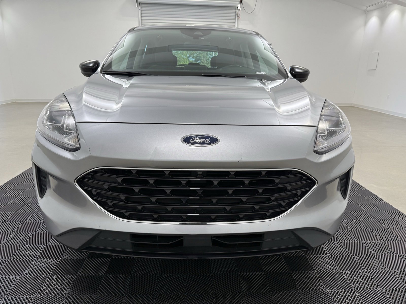 Used 2021 Ford Escape SE w/ SE Sport Appearance Package image 2