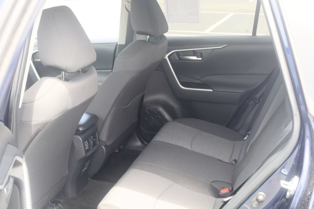 Used 2025 Toyota RAV4 XLE AWD/4WD image 8